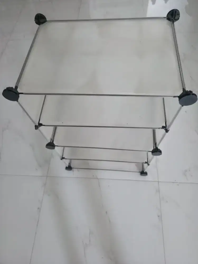 Rak sepatu model kotak