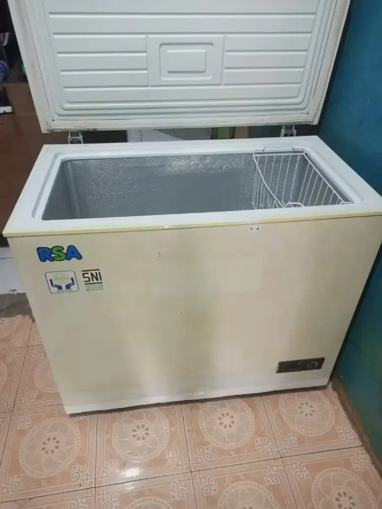 Freezer box kapasitas 220 liter normal no kendala