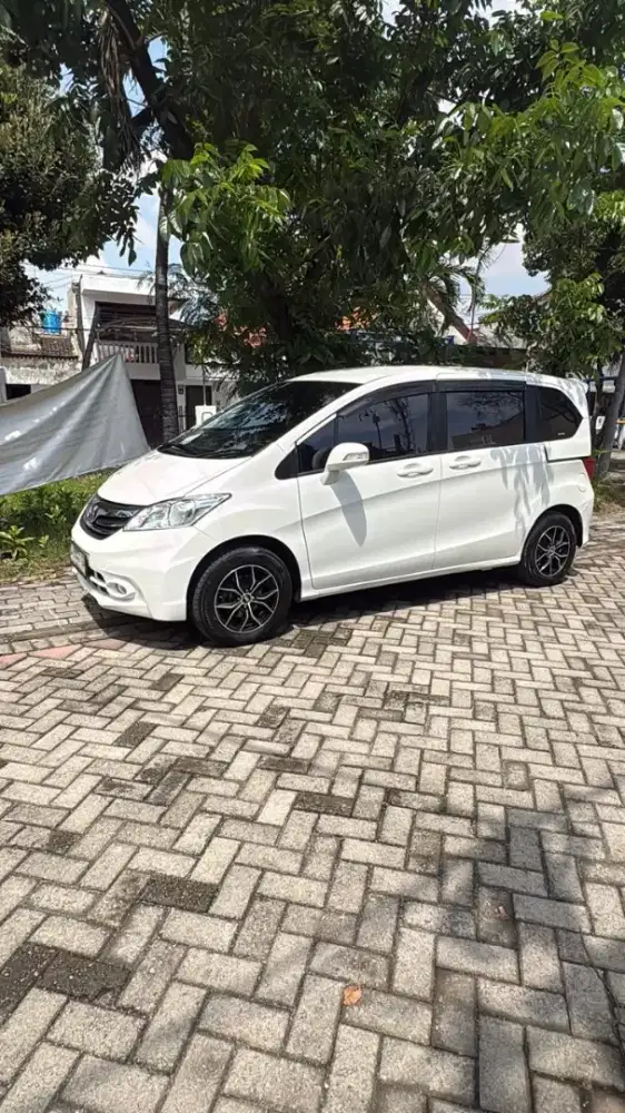Tdp 25 honda freed S matic 1.5 putih 2015 surabaya