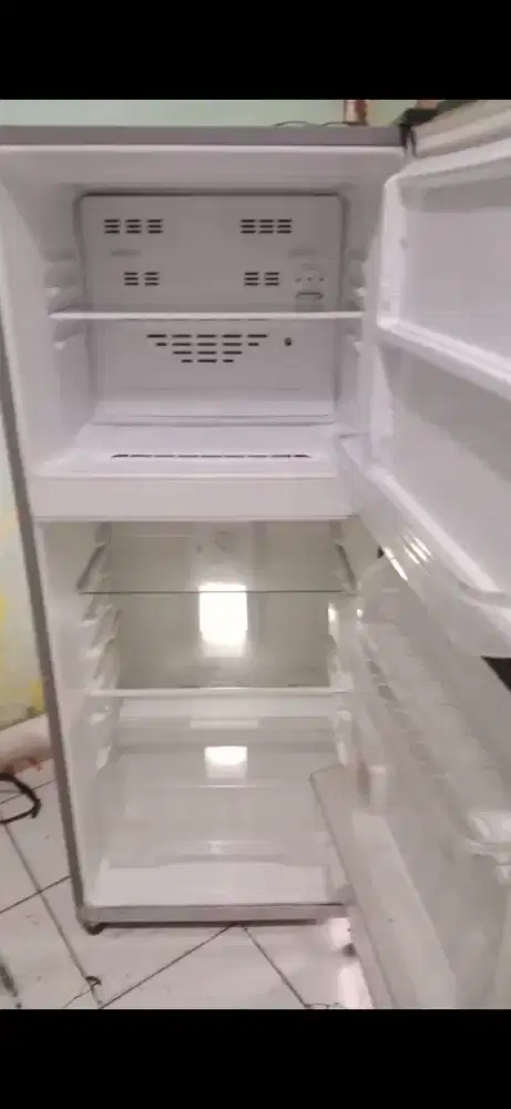 Jual bu kulkas 2 pintu normal no kendala merk POLYTRON BALEZZA