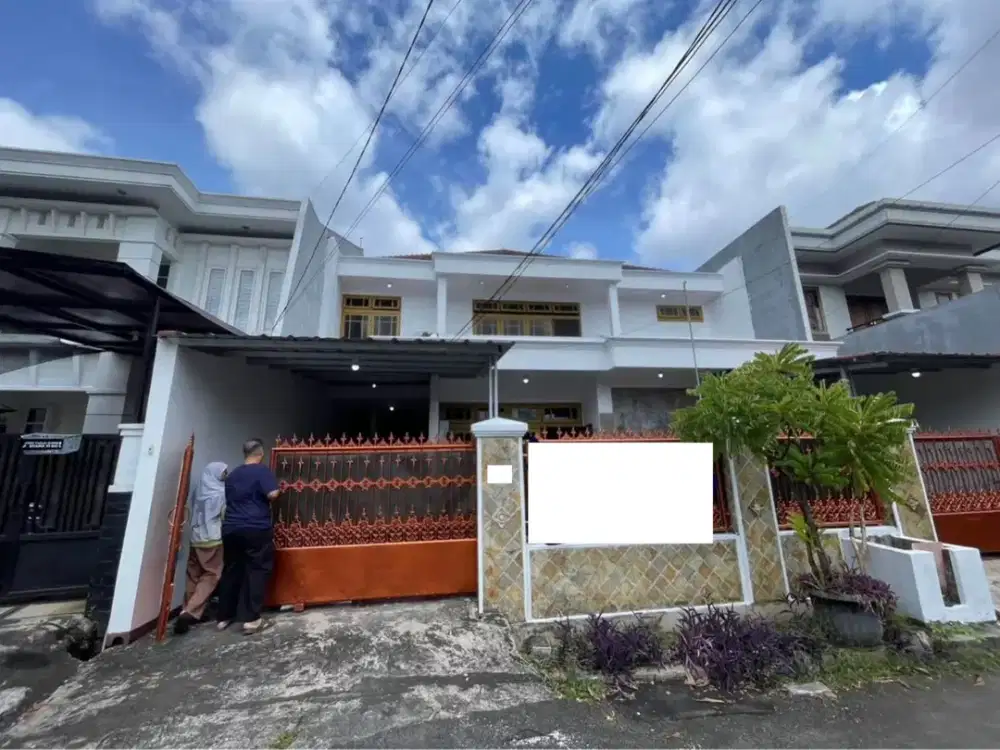 Di Jual Rumah 2 Lantai Di Komplek Perumahan Pondok Bambu Jakarta Timur