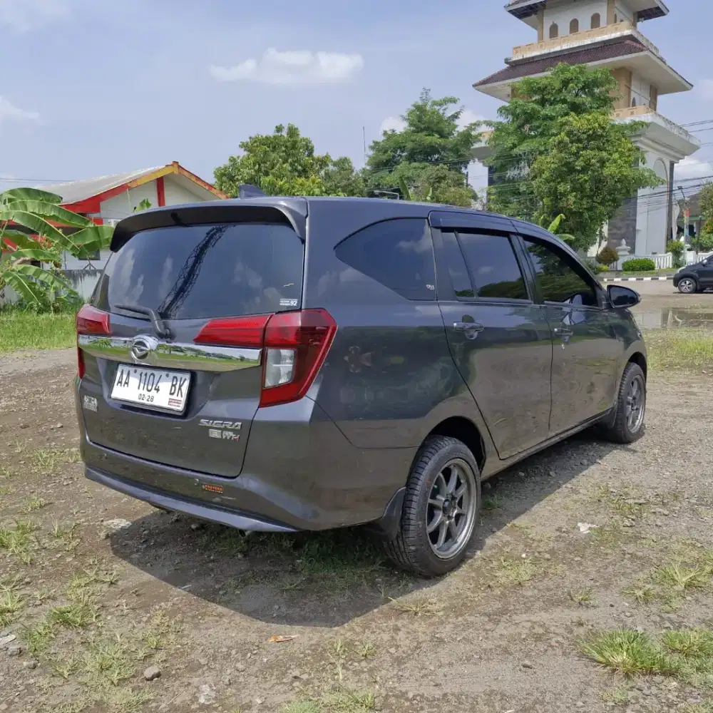 DAIHATSU SIGRA 1.2 R MT 2025