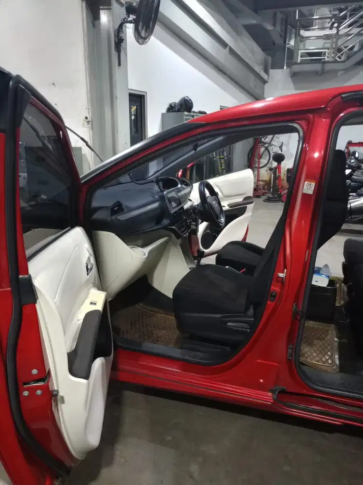 Toyota Sienta Q 1.5 AT 2018