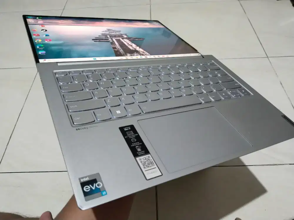 Dijual laptop Lenovo Slim 7i intel core i7 gen 12 Layar sentuh Ram 16G