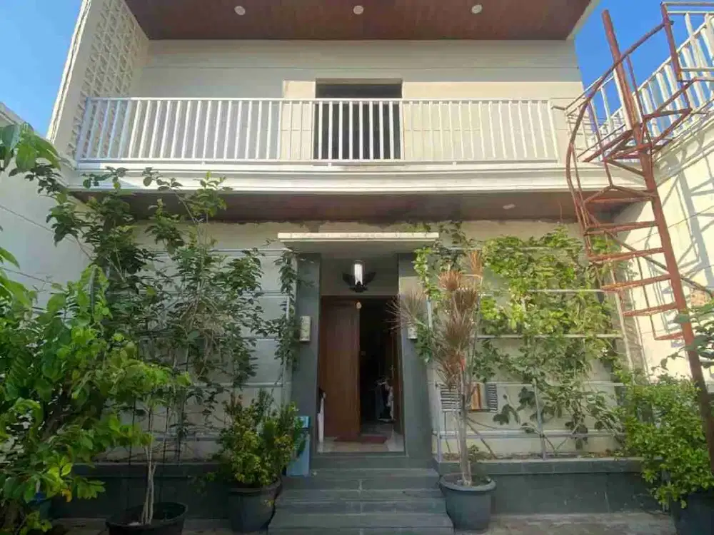 Jual murah rumah siap huni 3 lantai di kemang pratama 2 bekasi