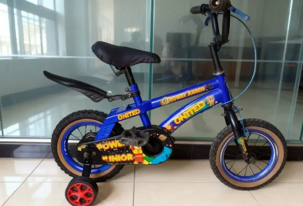 Sepeda anak kecil uk12