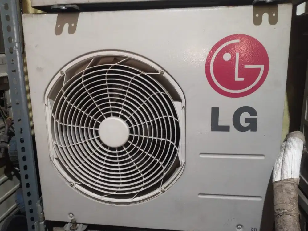 AC LG 1/2 PK kondisi bagus banget