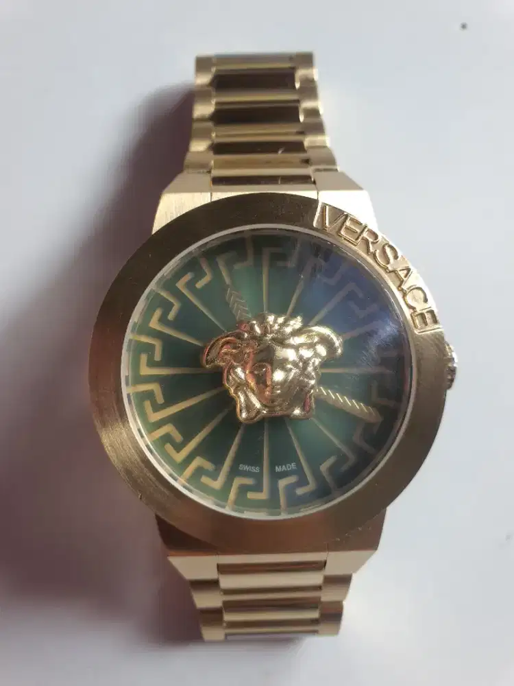 Jam Versace Gold