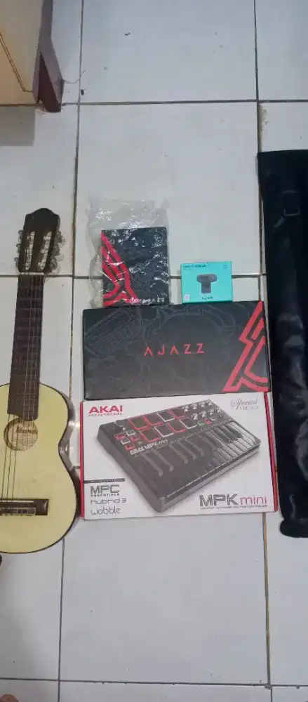 Mouse/Keyboard AJAZZ | Webcam Logitech | AKAI MPK MINI