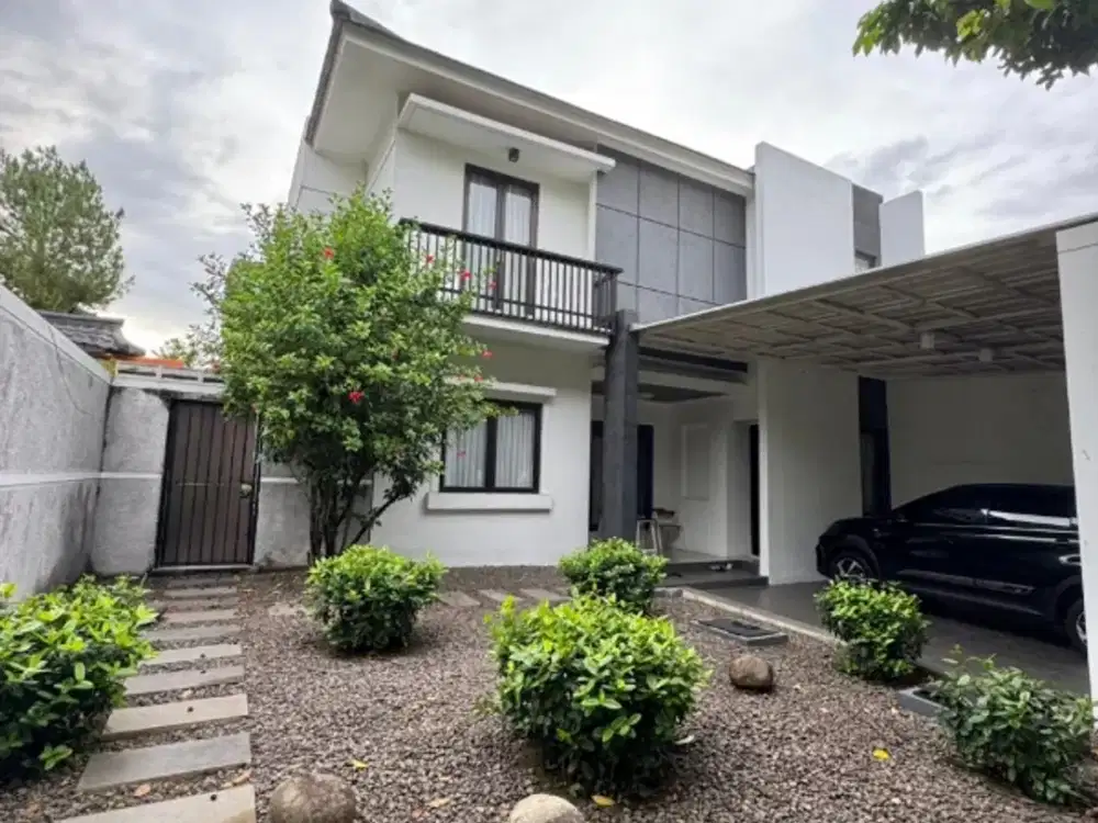 dijual cepat rumah depan taman, hadap timur , dalam cluster strategus