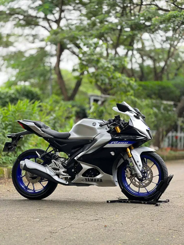 YAMAHA R15M ABS CONNECTED 2024 SILVER KM RENDAH PAJAK ON SIAP TOURING