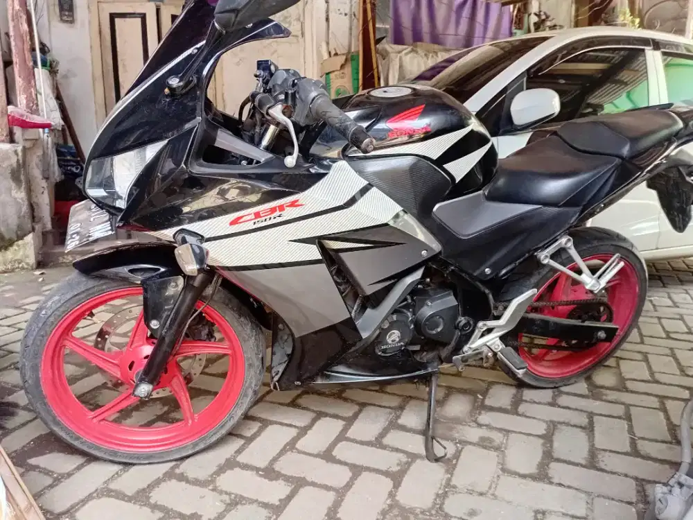 CBR 150 tahun 2015 jual 9.000.000