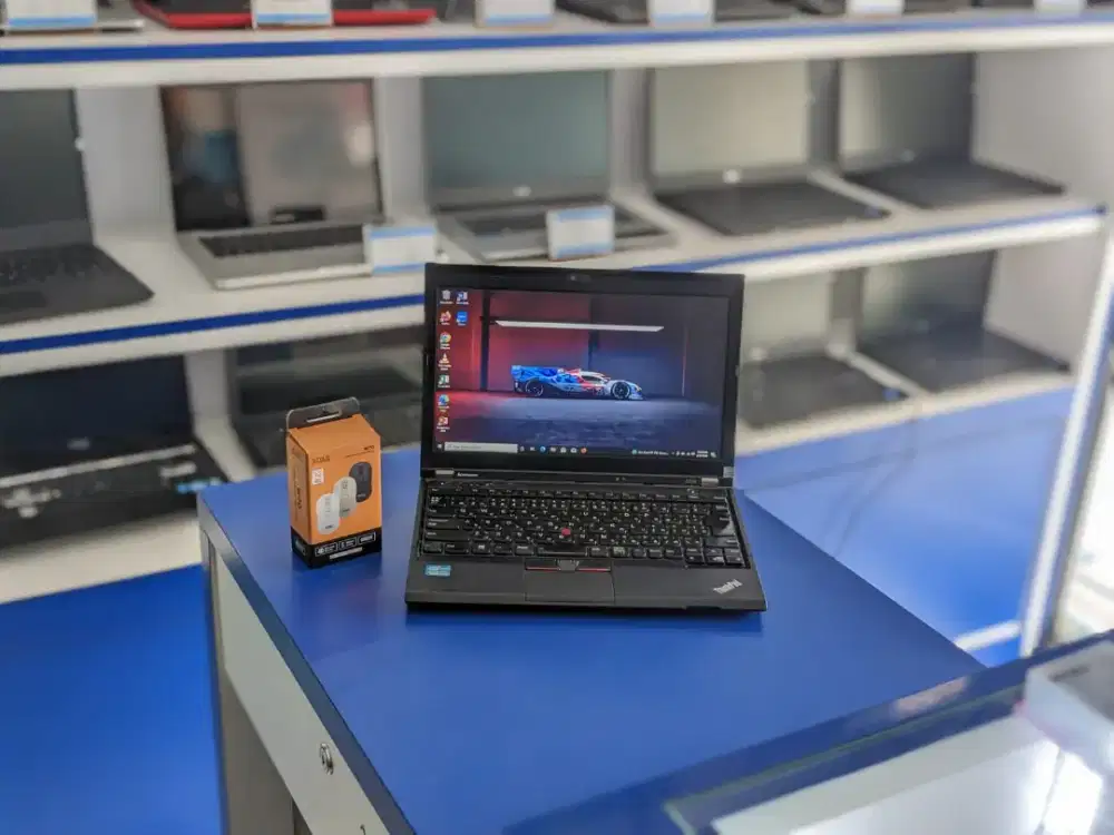 Lenovo Thinkpad X230
Intel Corei5 RAM 8GB