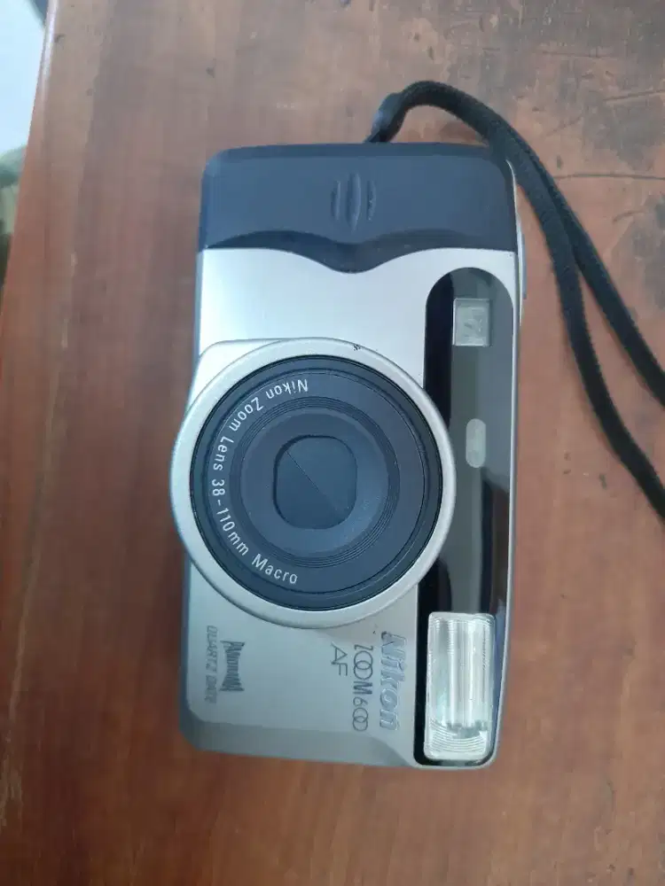 DIJUAL Kamera Nikon Zoom 600 AF (NEGO)