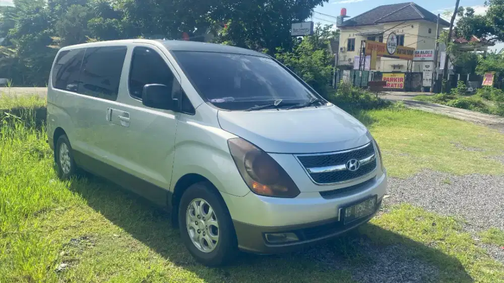 Hyundai H-1 12 Jok Kulit Low KM 2.4 AT Bensin Matic Royale Record 2010