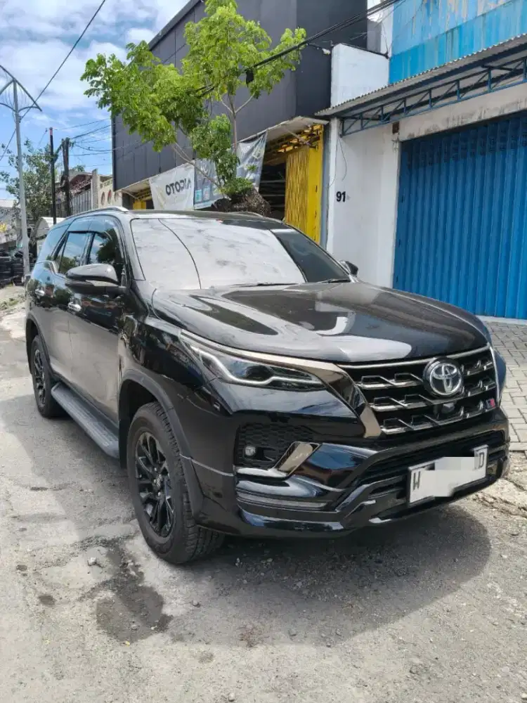 Toyota Fortuner VRZ GR 2023 Matic Hitam Favorit