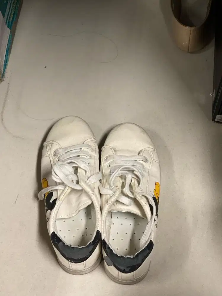 Sepatu Mickey Mouse Wanita Size 37