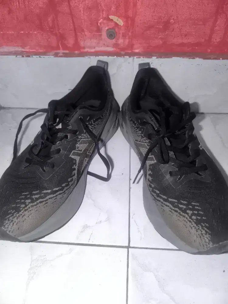 ASICS Novablast 4 Platinum running shoe