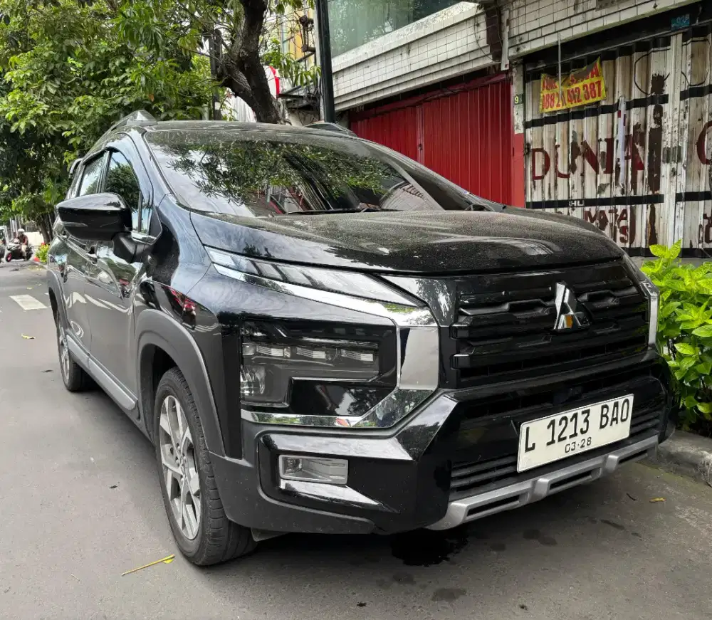Mitsubishi New Xpander Cross at 2022 km low 24 ribu hitam