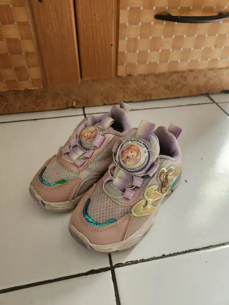 Sepatu anak wanita