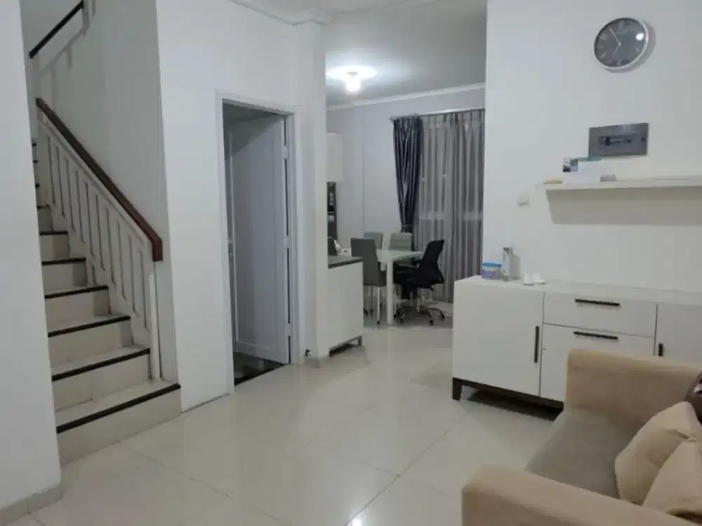 Sewa Rumah Metland Menteng Cakung – 2 Lantai Full Furnish, Depan Taman & Strategis! (029)
