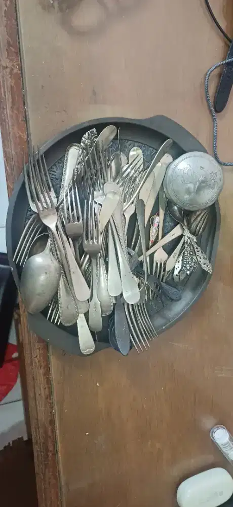 Perak sendok.perhiasan dll..