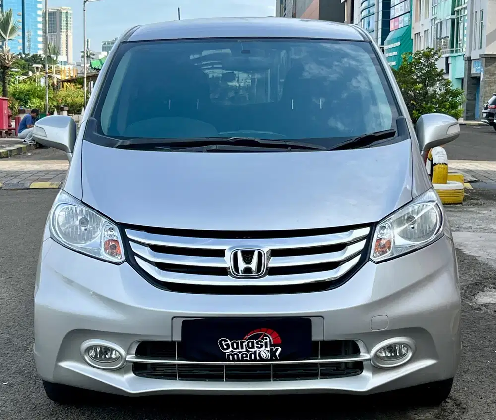 Honda Freed E PSD 2015 Antik Low Km Murah Bekas Silver Genap Garansi