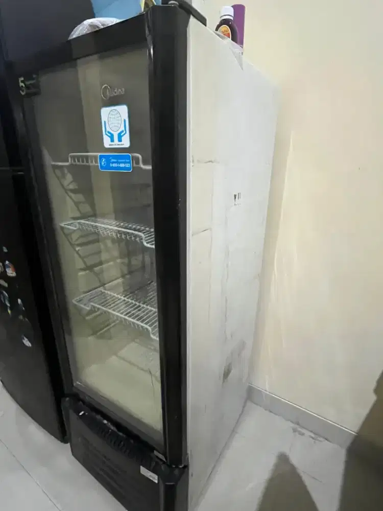 Showcase midea 4 rak