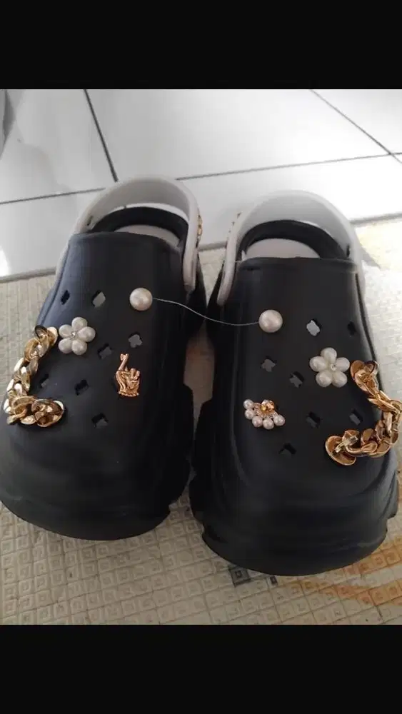 sepatu sandal warna hitam