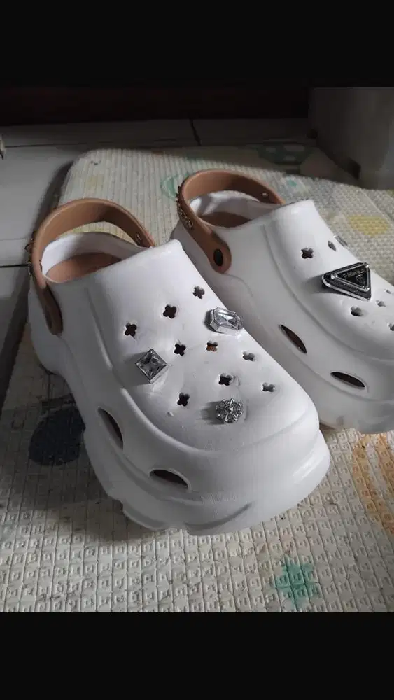 sepatu sandal warna putih