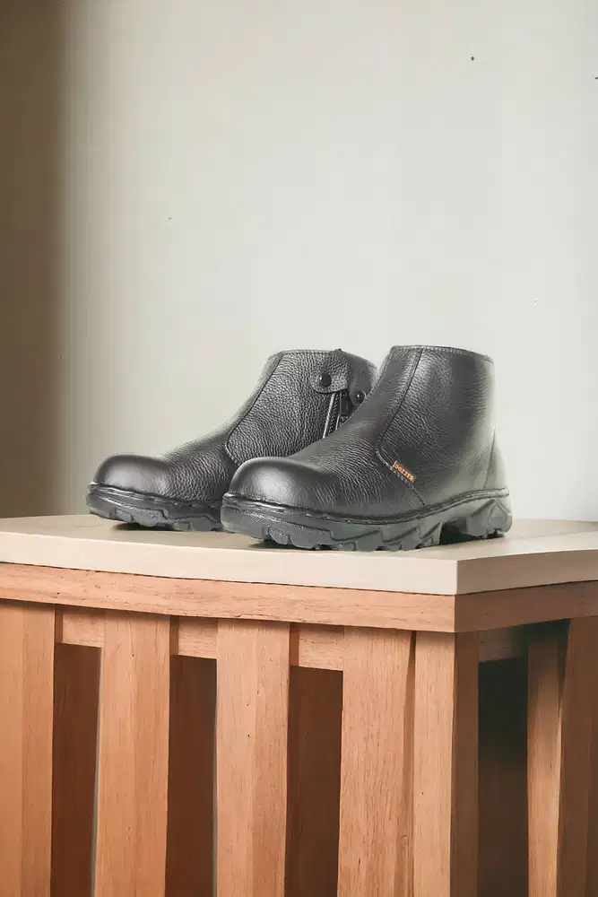 Prioritas Sepatu safety boots pendek Cilacap