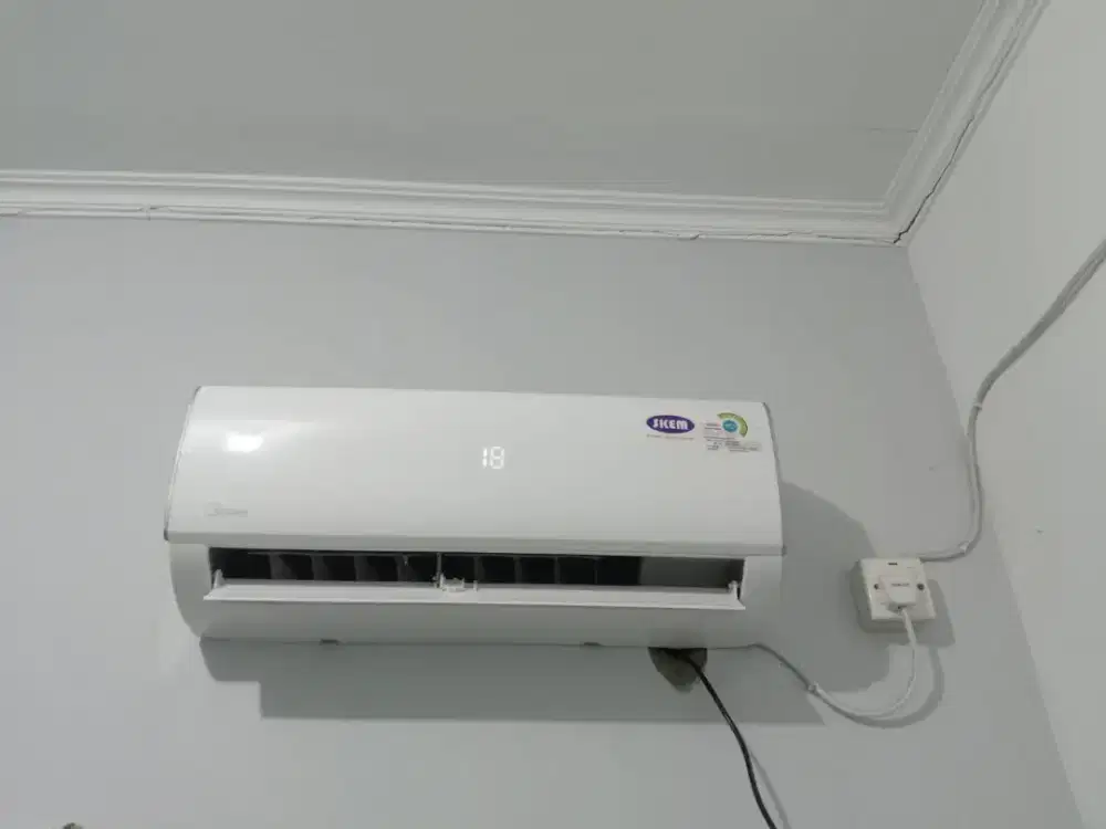 AC Midea 1/2pk dingin nyess normal