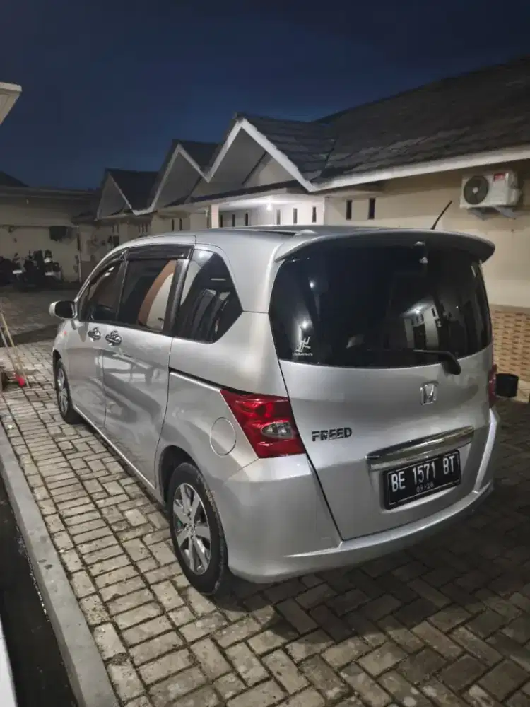 Honda freed psd 2009