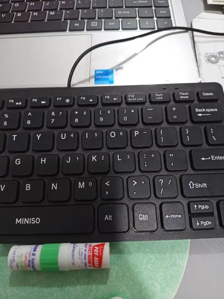 EDITOR SOCIAL MEDIA ONLINE SHOP