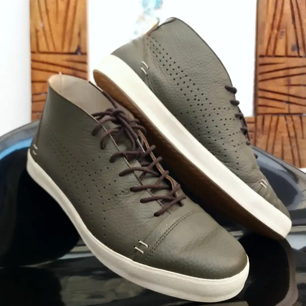 >>ONITSUKA TIGER• Colesne * Exclusive Hi-top Leather Sneaker (40)