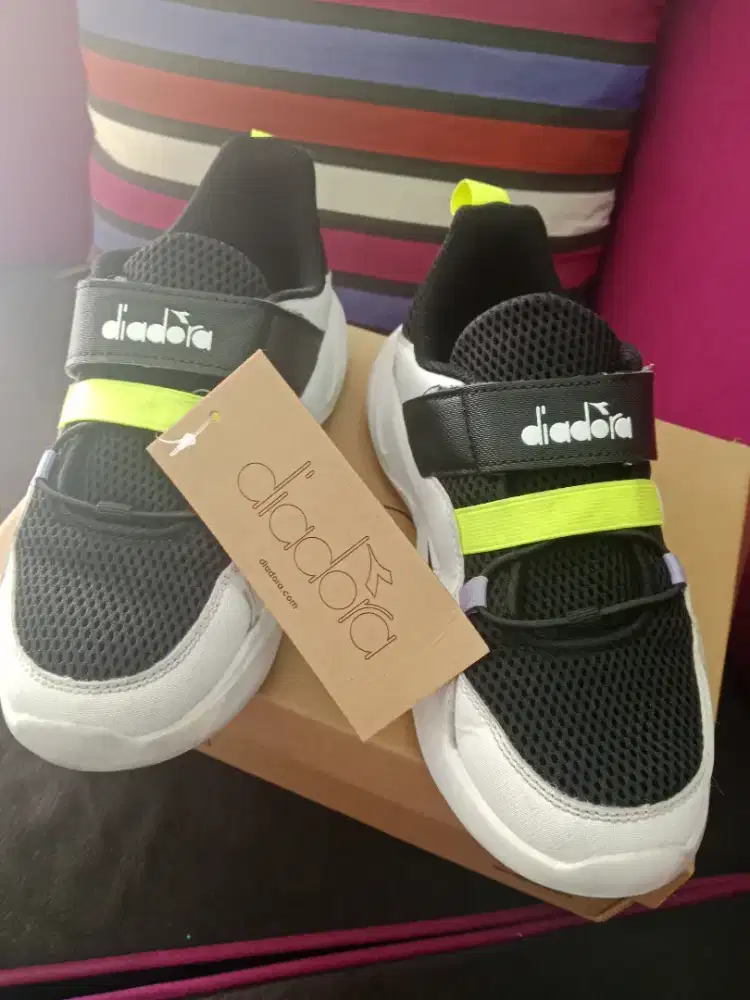 Sepatu Diadora anak seperti baru