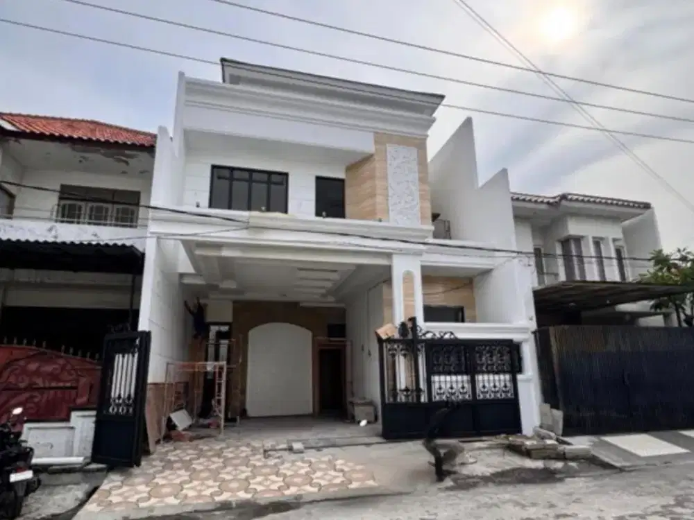 Rumah Baru Bangunan Semi Clasic Babatan Pantai