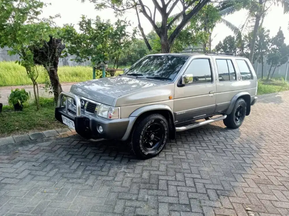 Terrano kingsroad 2004 silver