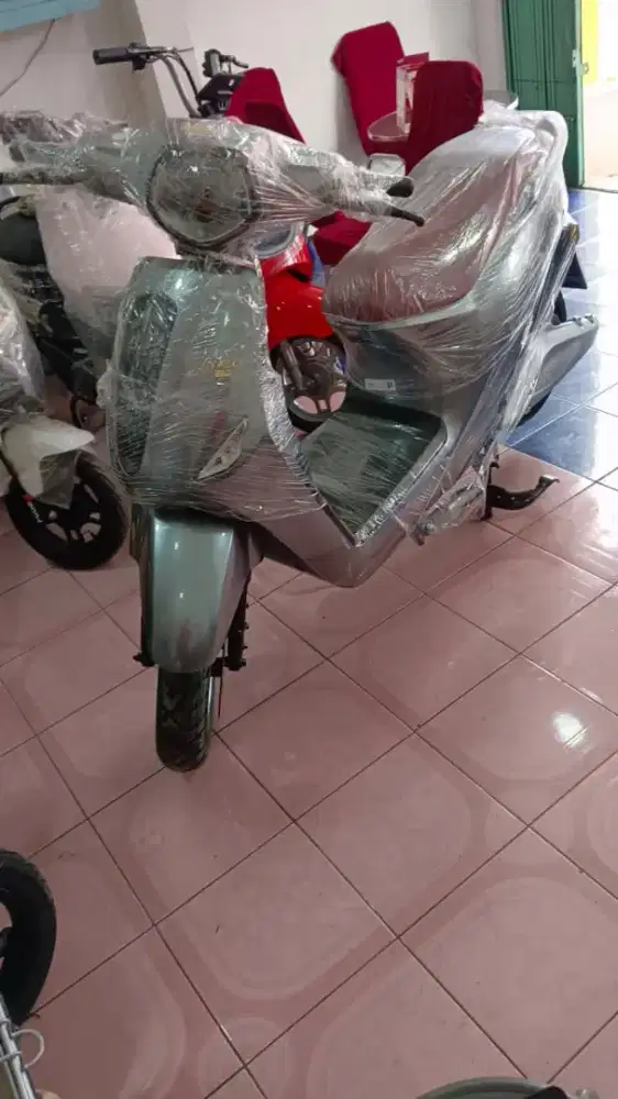 Sepeda motor listrik goda luna