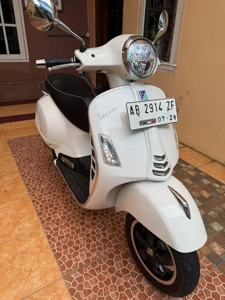 Vespa GTS 150 i-Get ABS 2022 Putih – KM LOW Istimewa, Orisinil