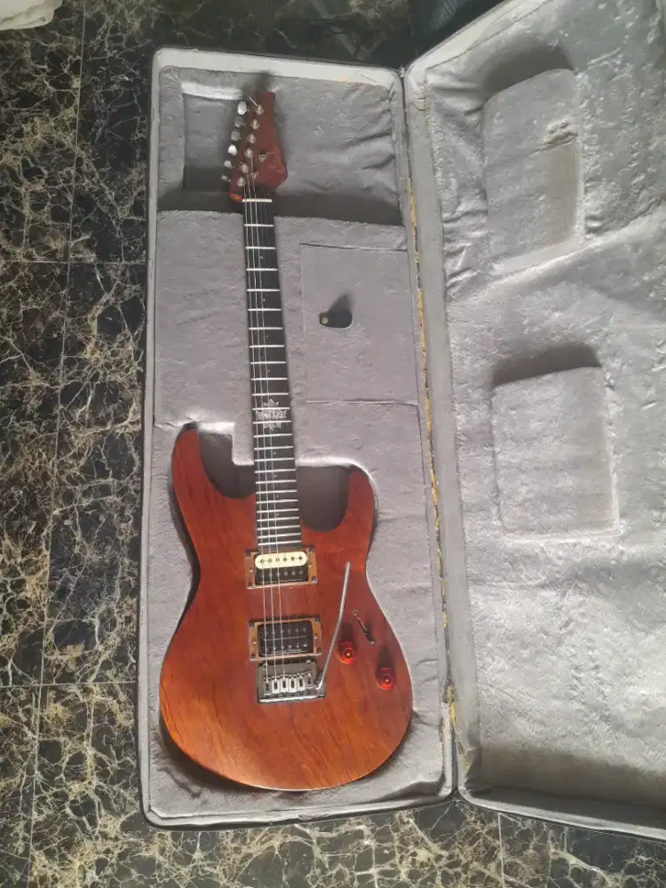 Gitar listrik SUHR superstrat