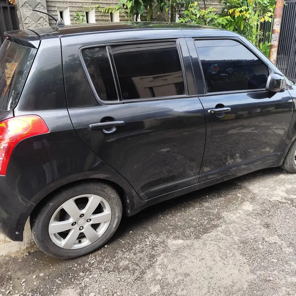 Suzuki Swift 2010 Warna Hitam Kota Pekalongan Selatan