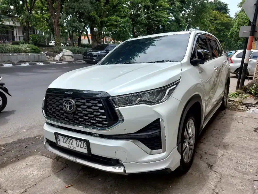 Toyota Innova zenix 2.0 Q Hybrid TSS modelista 2024