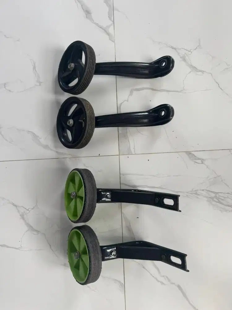 Roda penyangga sepeda anak