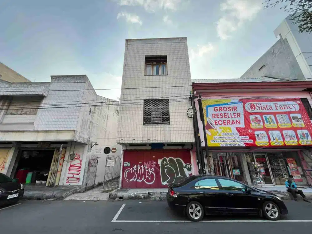 Ruko strategis 3 lantai di kawasan bisnis dan pertokoan jalan yos sudarso nonongan solo