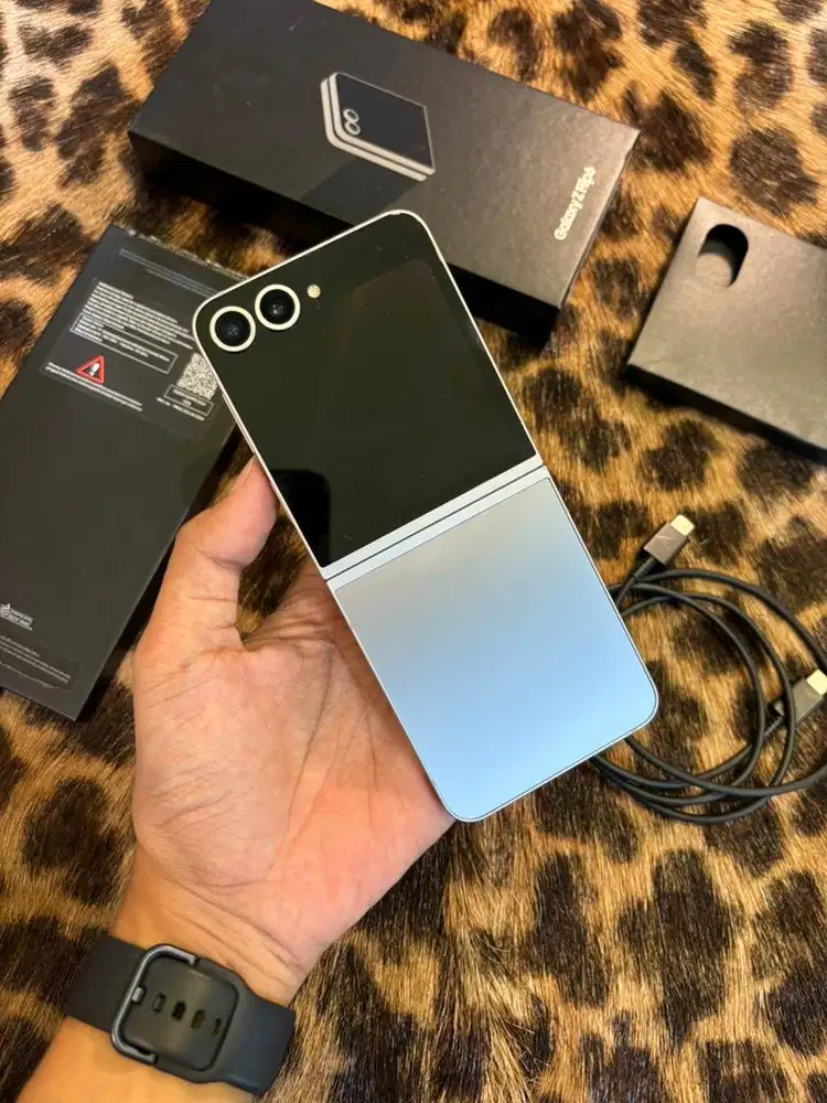 Galaxy Z Flip6 12/256GB Resmi (Silver)