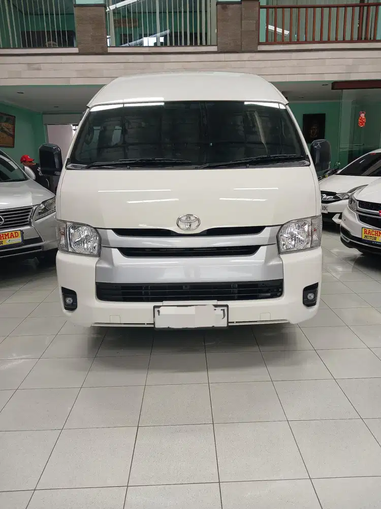 Toyota Hiace Commuter 2023 Putih M/T 3.0cc