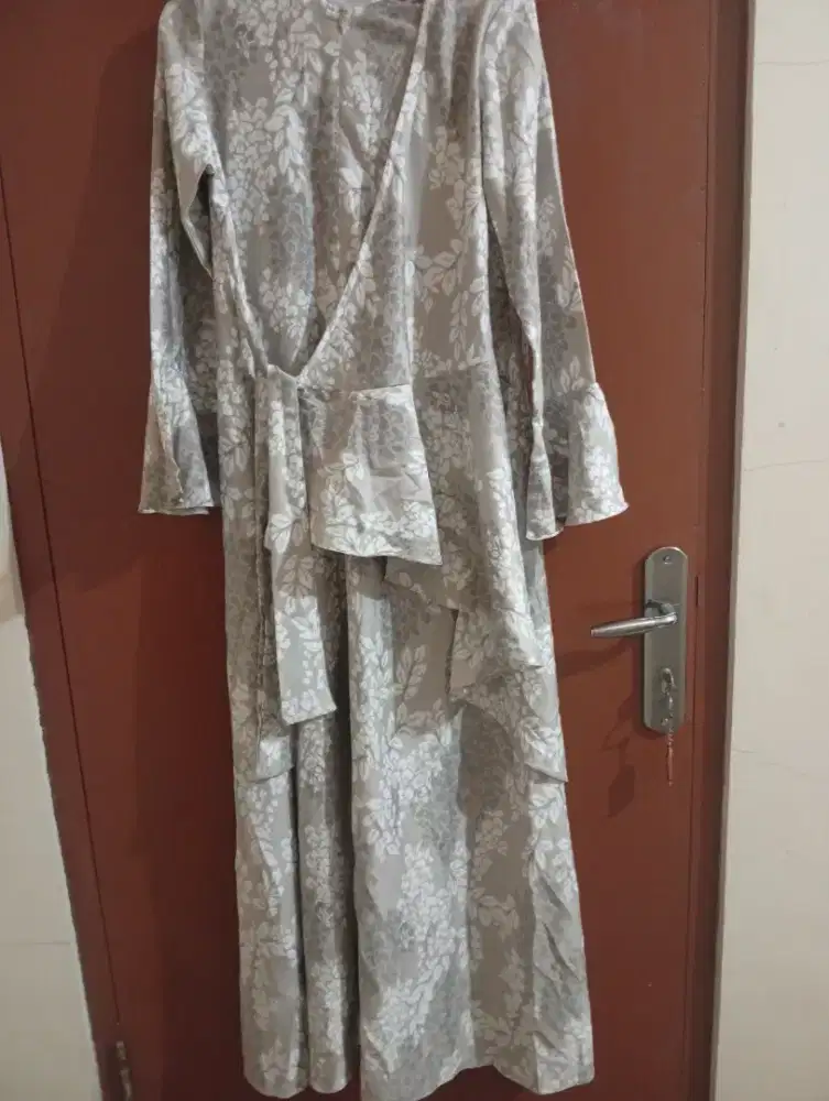 Preloved Wearing Klamby