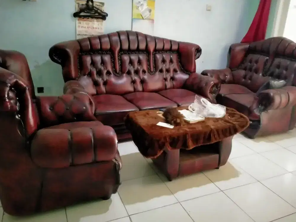 Dijual cepat sofa merah maroon bekas