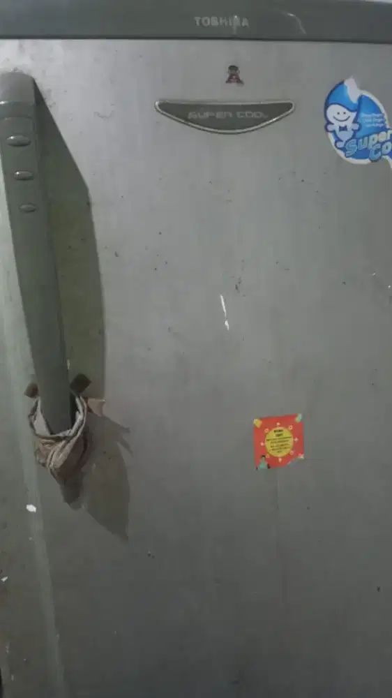 kulkas THOSIBA 2 pintu